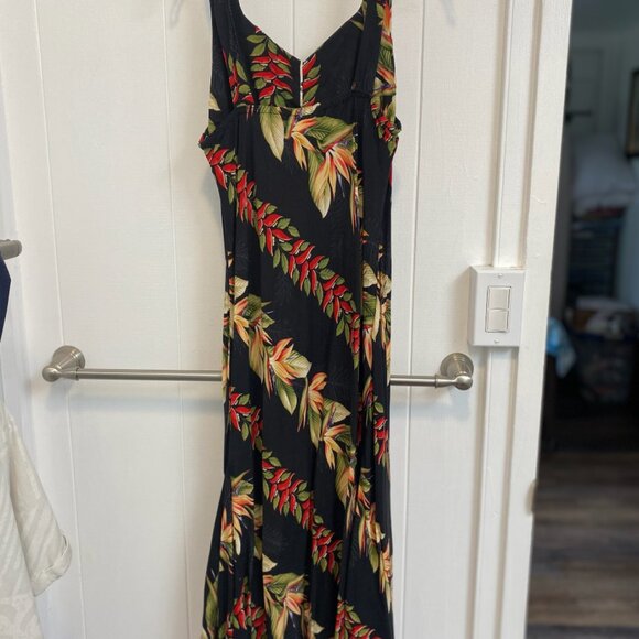 Tiare Hawaiian Flower Maxi Dress Size Small Black with Lei - Picture 4 of 4